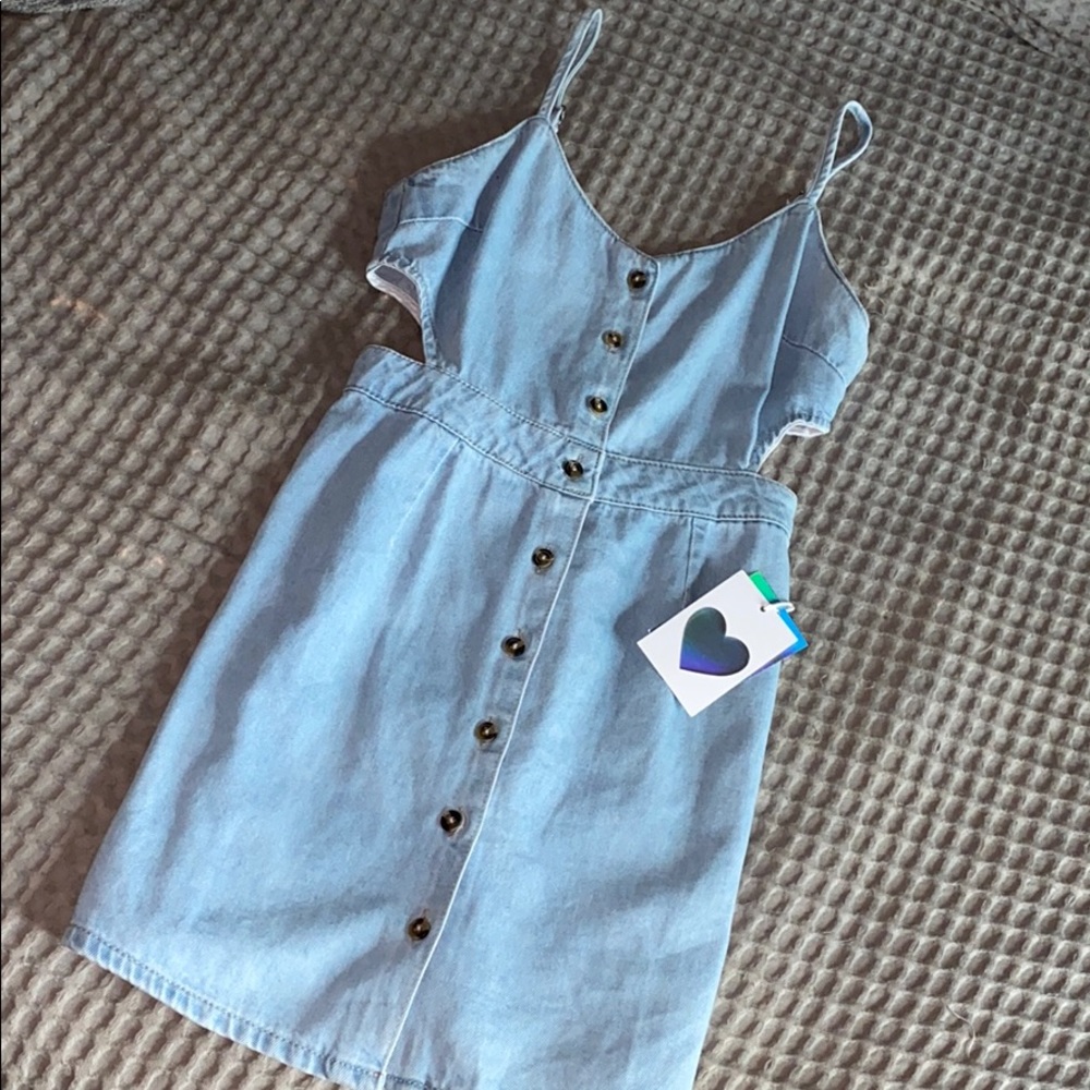 F21 button up jean dress with cut outs! 🤩